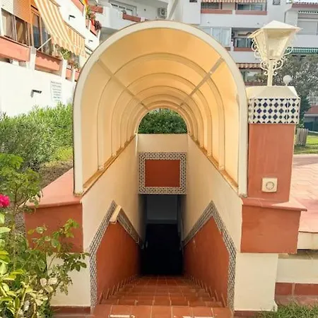 One Bed Apt, Terrace, Sea And Pool View, Walk To *