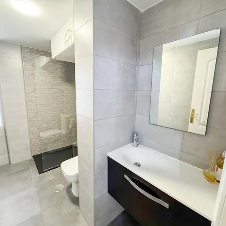One Bed Apt, Terrace, Sea And Pool View, Walk To Apartment Torremolinos