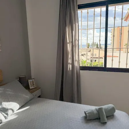One Bed Apt, Terrace, Sea And Pool View, Walk To * Torremolinos
