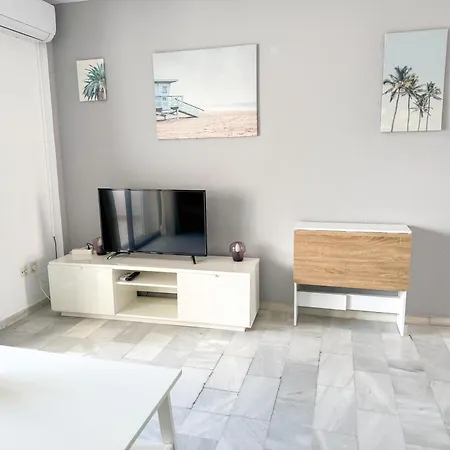 One Bed Apt, Terrace, Sea And Pool View, Walk To *