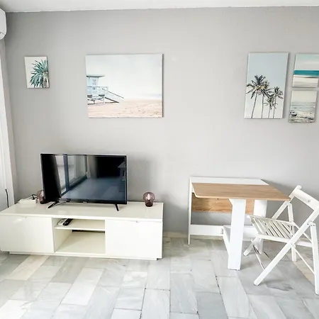 Apartment One Bed Apt, Terrace, Sea And Pool View, Walk To Torremolinos