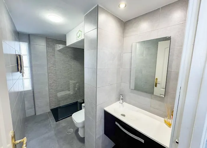 Torremolinos: Quiet 1bedroom With Pool & Sea Views Apartment Torremolinos